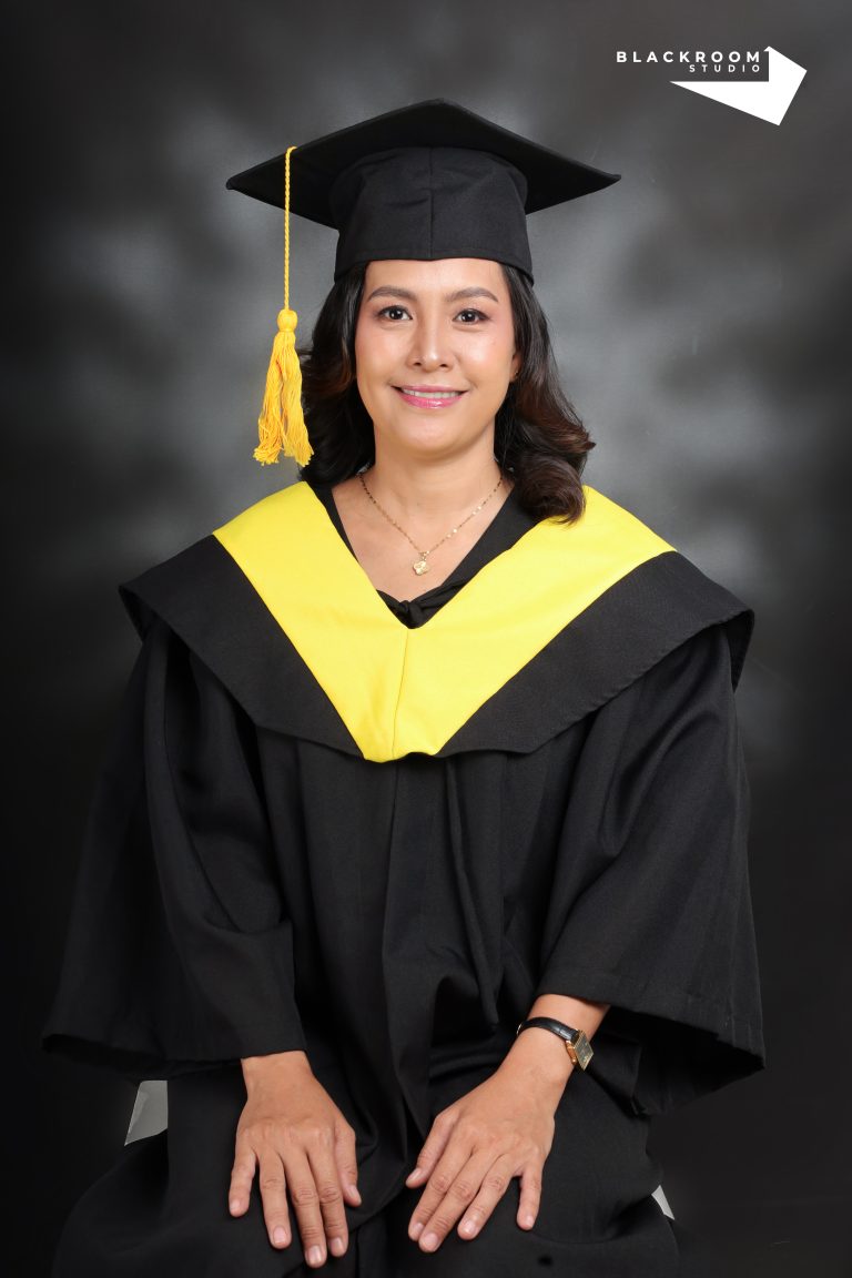 professional graduation picture photo studio in quezon city