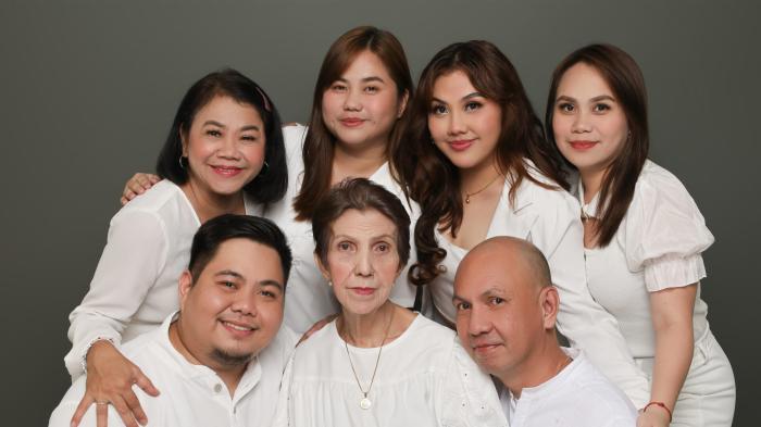 FAMILY PICTURE